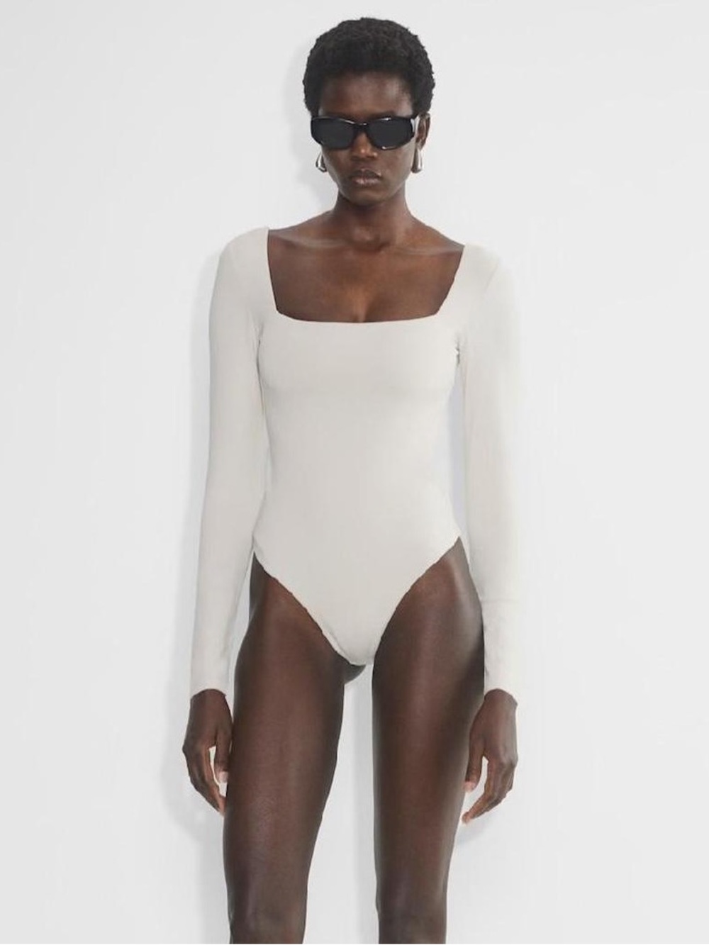 🟢3/$30 Babaton Contour Square Neck Bodysuit Cream Size Medium Small (small flaw)